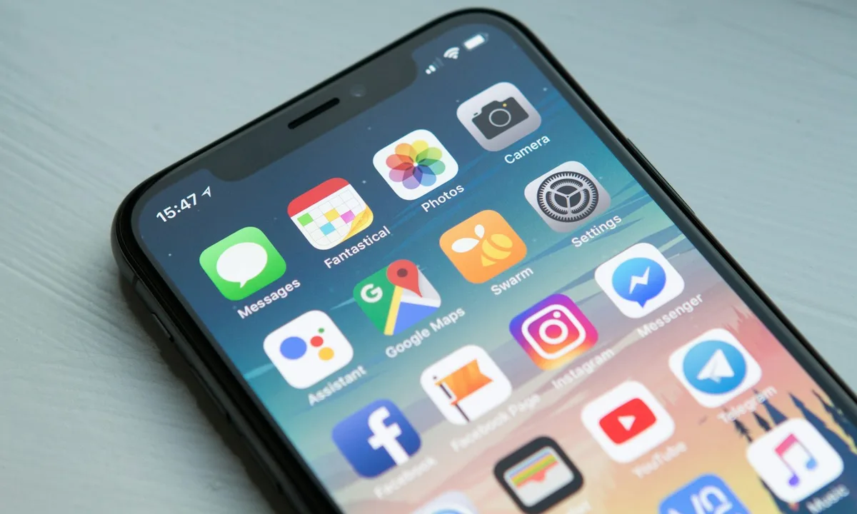 Detail mobilného telefónu s ikonami aplikácií